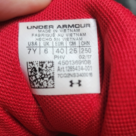 Under Armor Youth Athletic shoes - Picture 5 of 6